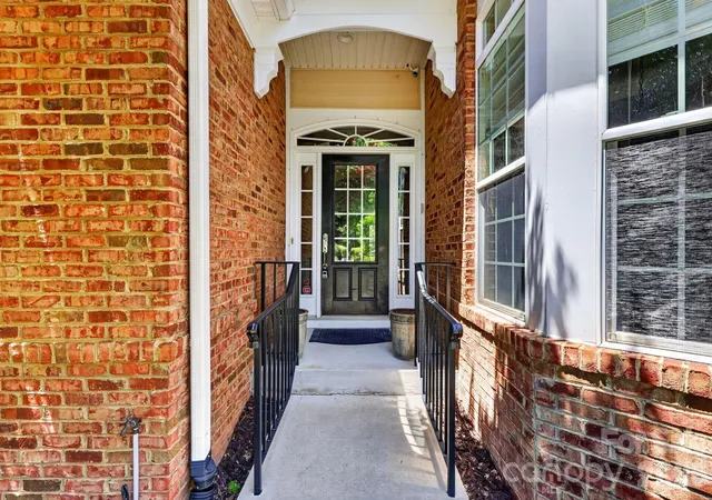 Photo 2 of Single family home for sale at 9242 Whistling Straits Dr, Fort Mill, SC 29707 | MLS# 4381475 | Listing updated on 2026-09-11