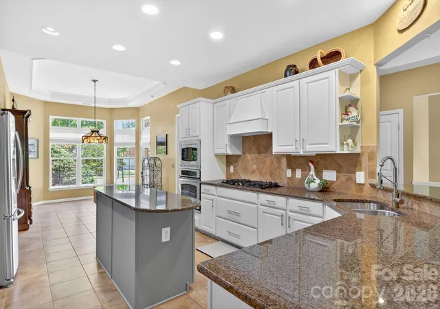 Photo 3 of Single family home for sale at 9242 Whistling Straits Dr, Fort Mill, SC 29707 | MLS# 4381475 | Listing updated on 2026-09-11