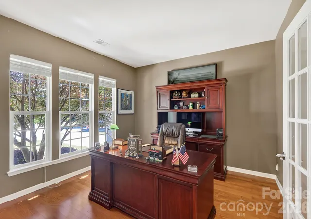 Photo 4 of Single family home for sale at 9242 Whistling Straits Dr, Fort Mill, SC 29707 | MLS# 4381475 | Listing updated on 2026-09-11