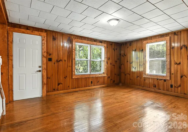 Photo 2 of Single family home for sale at 3544 6th Street Dr Nw, Hickory, NC 28601 | MLS# 4381480 | Listing updated on 2026-09-06