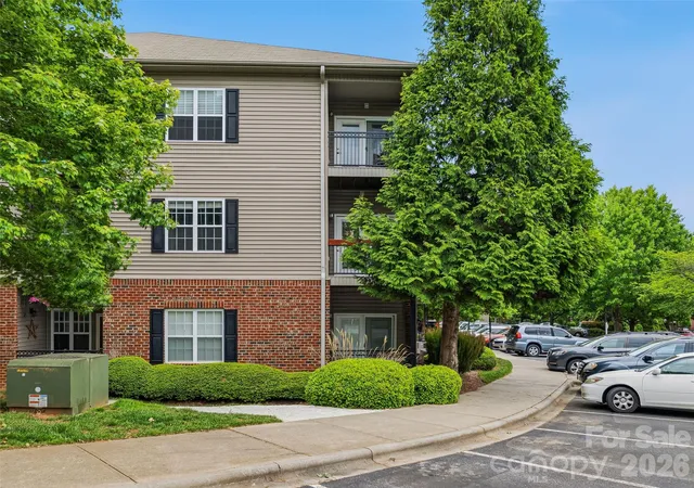 Homes for sale in Asheville, NC | 221 Appeldoorn Cir, Asheville, NC 28803 | MLS# 4381489