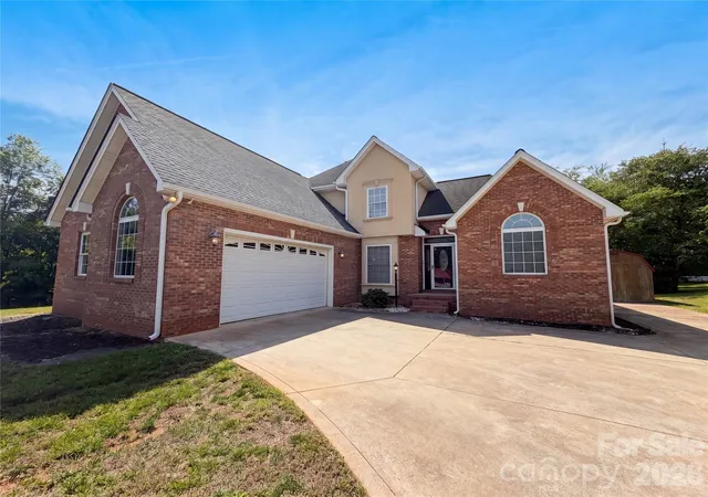 Homes for sale in Cherryville, NC | 106 Woodfield Ln, Cherryville, NC 28021 | MLS# 4381508