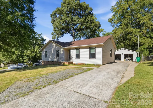 Photo 2 of Single family home for sale at 6301 Dwightware Blvd, Charlotte, NC 28227 | MLS# 4381527 | Listing updated on 2026-10-03
