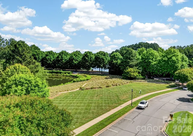 2nd image of 262 Harbour Pl Dr, Davidson, NC 28036