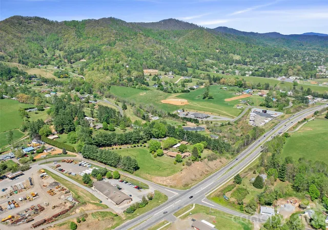 Photo 2 of House for sale at 110 Crst View Rd, Burnsville, NC 28714 | MLS# 4381554 | Listing updated on 2026-06-29