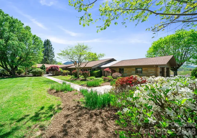 Photo 3 of House for sale at 110 Crst View Rd, Burnsville, NC 28714 | MLS# 4381554 | Listing updated on 2026-06-29