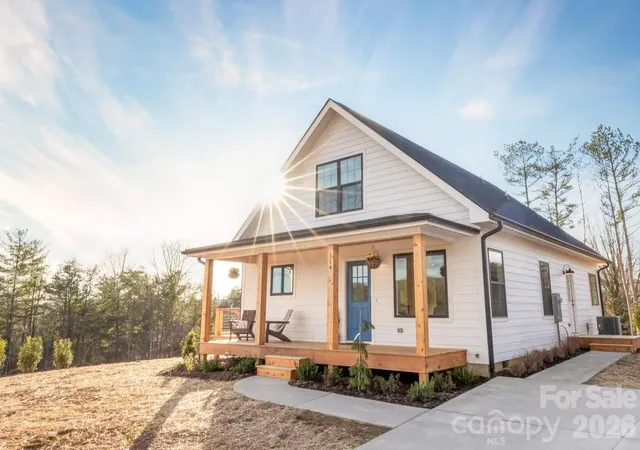 Photo 3 of Single family home for sale at 99999 Verde Dr, Asheville, NC 28806 | MLS# 4381556 | Listing updated on 2026-06-06