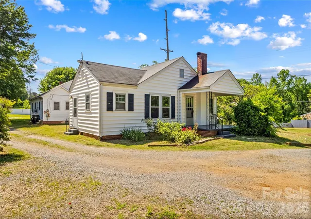 Photo 3 of Single family home for sale at 3161 Poplar Tent Rd, Concord, NC 28027 | MLS# 4381561 | Listing updated on 2026-08-31