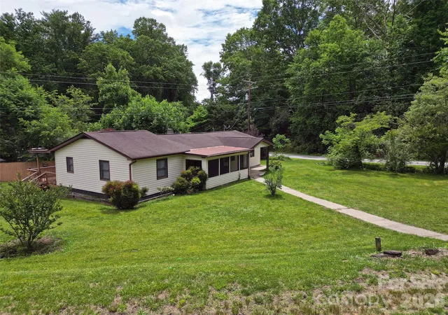 3rd image of 22 Mcminn Rd, Hendersonville, NC 28792 | MLS# 4381562