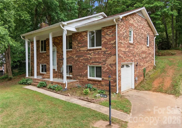 Photo 2 of Single family home for sale at 1959 Rock Springs Cir, Denver, NC 28037 | MLS# 4381566 | Listing updated on 2026-09-19