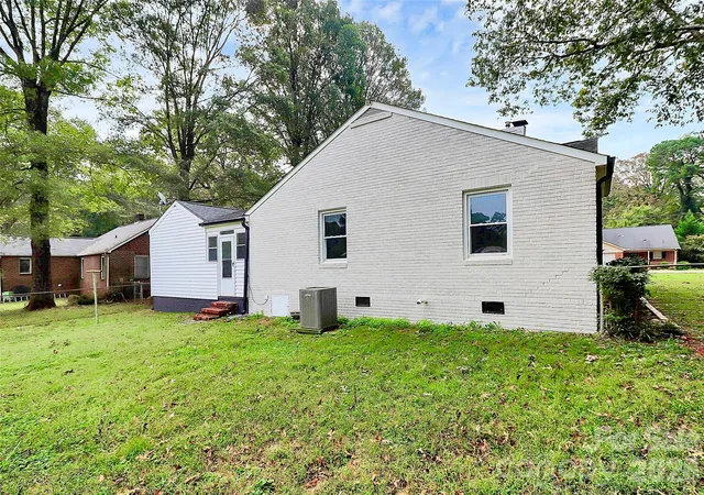 31st image of 5726 Oak Dr, Charlotte, NC 28216 | MLS# 4381646