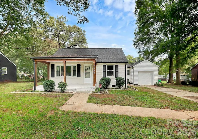4th image of 5726 Oak Dr, Charlotte, NC 28216 | MLS# 4381646