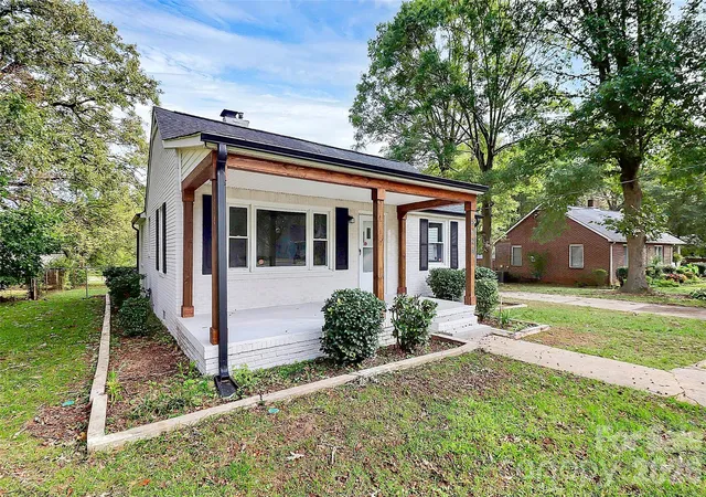 5th image of 5726 Oak Dr, Charlotte, NC 28216 | MLS# 4381646