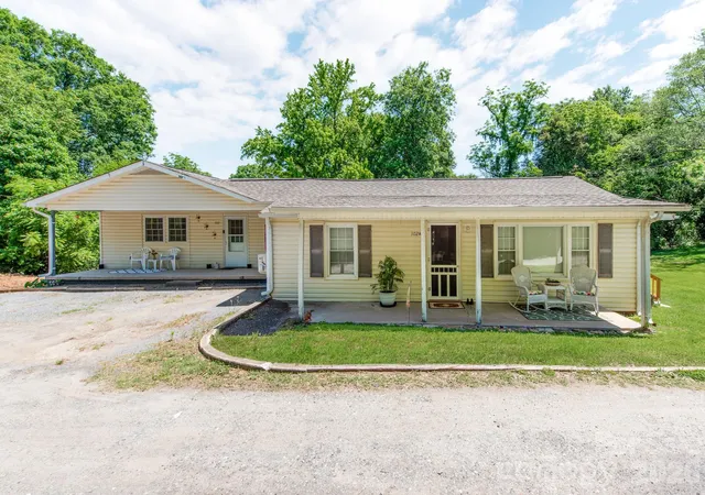1st image of 102 Lanier St, Mount Holly, NC 28120 | MLS# 4381690