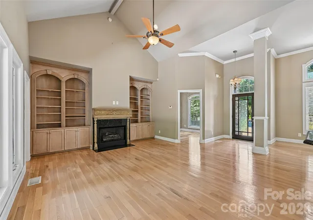 Photo 5 of Single family home for sale at 304 Catawba Crst Ln, Clover, SC 29710 | MLS# 4381723 | Listing updated on 2026-08-27