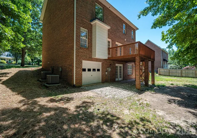 Photo 4 of Single family home for sale at 1535 20th Avenue Pl NE, Hickory, NC 28601 | MLS# 4381729 | Listing updated on 2026-08-21
