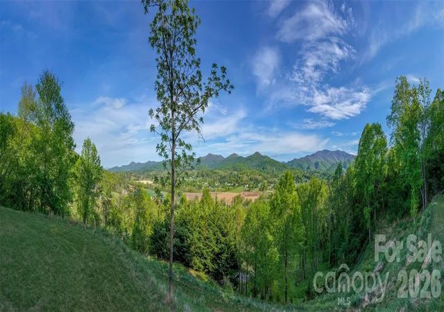 Photo 3 of Single family home for sale at 345 Moorehill Dr, Waynesville, NC 28786 | MLS# 4381731 | Listing updated on 2026-05-15
