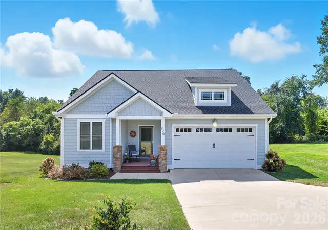 Photo 1 of Single family home for sale at 376 Windy Acres Knoll Dr, Hendersonville, NC 28792 | MLS# 4381733 | Listing updated on 2026-09-26