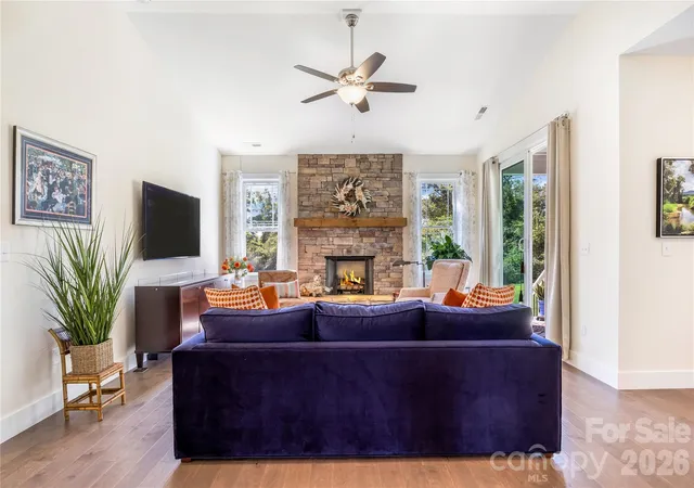 Photo 2 of Single family home for sale at 376 Windy Acres Knoll Dr, Hendersonville, NC 28792 | MLS# 4381733 | Listing updated on 2026-09-26