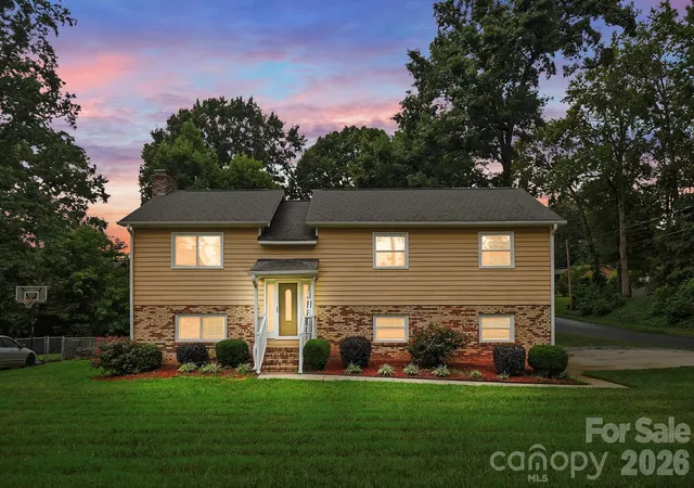 Single family home for sale at 2600 Providence Dr, Gastonia, NC 28052 | MLS# 4381747