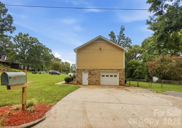 Photo 2 of Single family home for sale at 2600 Providence Dr, Gastonia, NC 28052 | MLS# 4381747 | Listing updated on 2026-10-08
