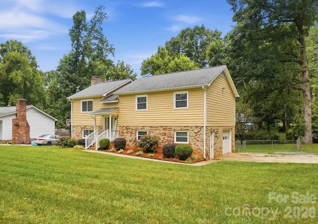 Photo 3 of Single family home for sale at 2600 Providence Dr, Gastonia, NC 28052 | MLS# 4381747 | Listing updated on 2026-10-08