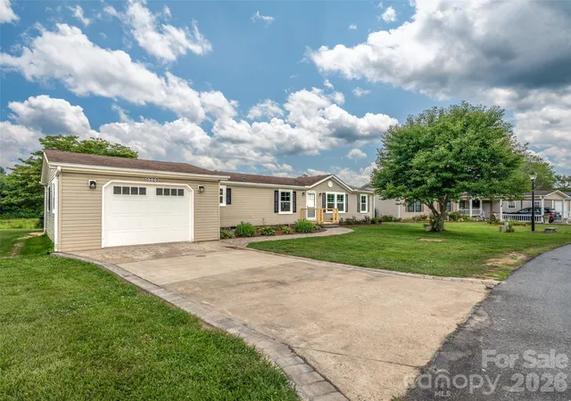 2nd image of 448 Riverwind Dr, Hendersonville, NC 28739 | MLS# 4381752
