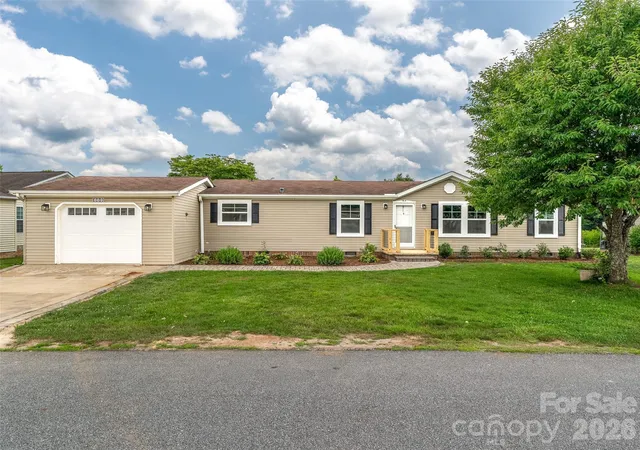 3rd image of 448 Riverwind Dr, Hendersonville, NC 28739 | MLS# 4381752