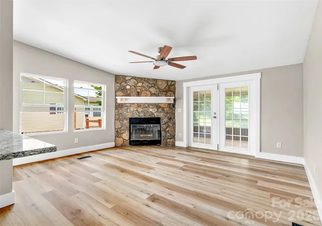 4th image of 448 Riverwind Dr, Hendersonville, NC 28739 | MLS# 4381752