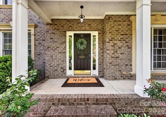Photo 3 of Sale Pending at 6410 Latta Springs Cir, Huntersville, NC 28078 | MLS# 4381760 | Listing updated on 2026-09-07