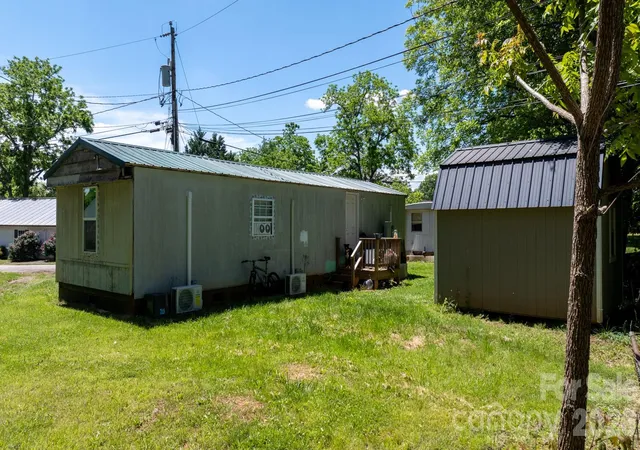 Photo 3 of Single family home for sale at 120 E 13th Street, Newton, NC 28658 | MLS# 4381763 | Listing updated on 2026-09-09