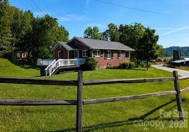 Homes for sale in Brevard, NC | 522 Calvert Rd, Brevard, NC 28712 | MLS# 4381779