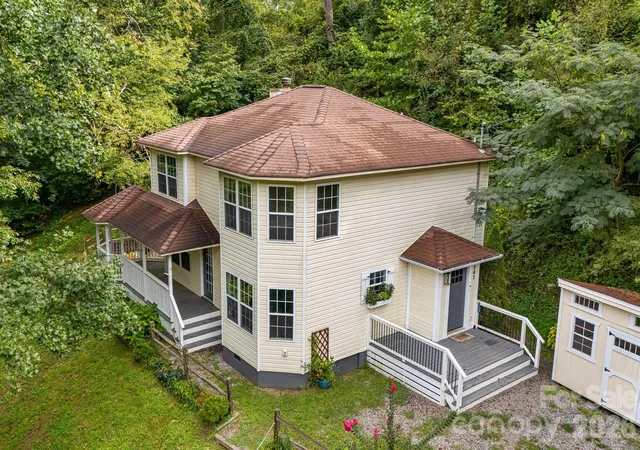 Photo 1 of Single family home for sale at 747 Osborne Rd, Clyde, NC 28721 | MLS# 4381805 | Listing updated on 2026-09-02