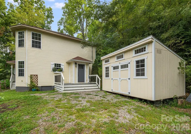 Photo 2 of Single family home for sale at 747 Osborne Rd, Clyde, NC 28721 | MLS# 4381805 | Listing updated on 2026-09-02