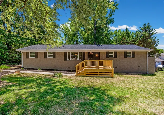 1st image of 2111 Shalimar Dr, Charlotte, NC 28216 | MLS# 4381885