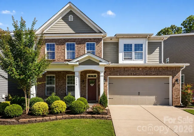 Homes for sale in Fort Mill, SC | 1376 Rainier Dr, Fort Mill, SC 29708 | MLS# 4381935