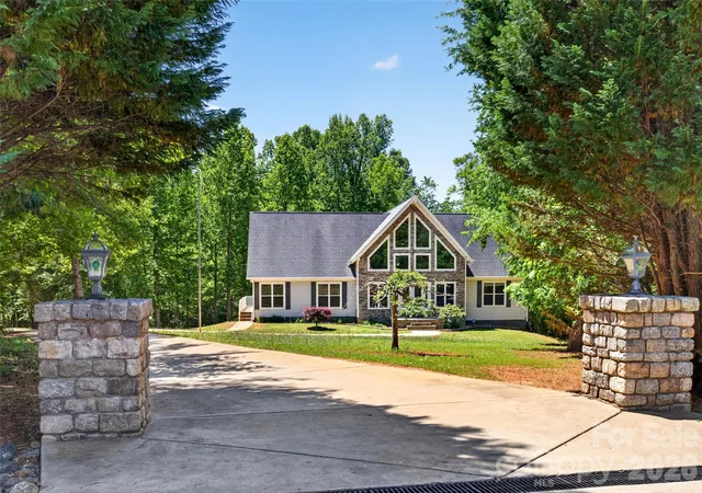 Photo 4 of Single family home for sale at 2977 Cabin Crk Dr, Catawba, NC 28609 | MLS# 4381953 | Listing updated on 2026-08-20