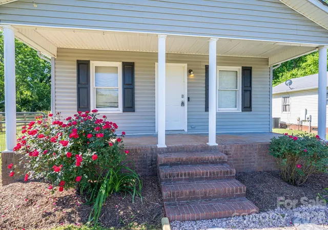 Homes for sale in Bessemer City, NC | 807 Willow Ln, Bessemer City, NC 28016 | MLS# 4381984