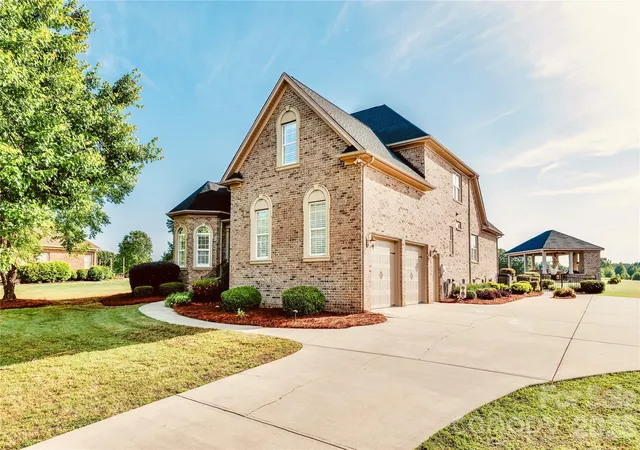 Photo 3 of Sale Pending at 4917 Campobello Dr, Monroe, NC 28110 | MLS# 4381993 | Listing updated on 2026-08-26
