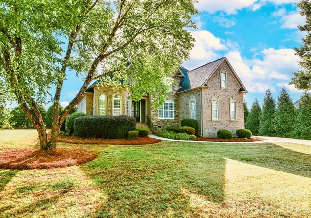 Photo 3 of Sale Pending at 4917 Campobello Dr, Monroe, NC 28110 | MLS# 4381993 | Listing updated on 2026-08-26
