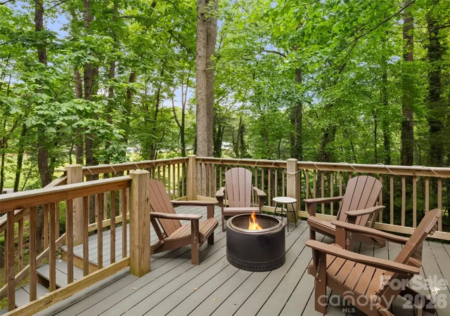 Photo 4 of Single family home for sale at 1130 New Castle Ct, Asheville, NC 28803 | MLS# 4381997 | Listing updated on 2026-09-28