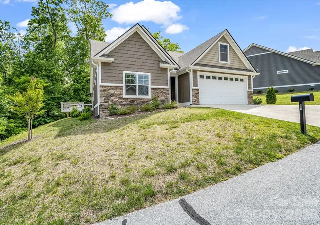 3rd image of 221 Millbrae Loop, Hendersonville, NC 28791 | MLS# 4382043