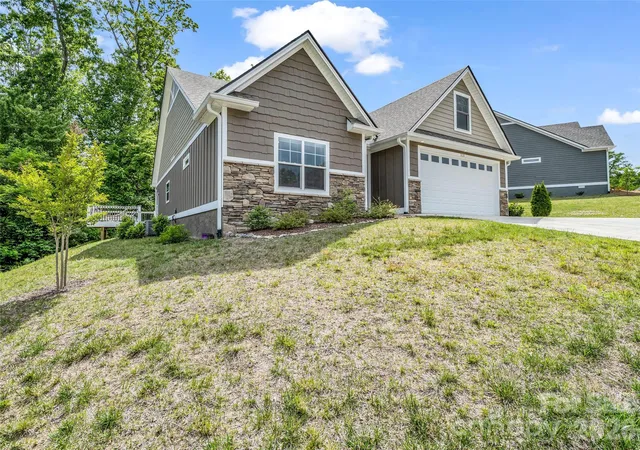 4th image of 221 Millbrae Loop, Hendersonville, NC 28791 | MLS# 4382043