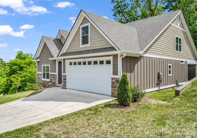 5th image of 221 Millbrae Loop, Hendersonville, NC 28791 | MLS# 4382043