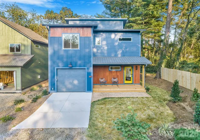 Photo 1 of Single family home for sale at 14 Da Vinci Ct, Asheville, NC 28806 | MLS# 4382052 | Listing updated on 2026-09-20