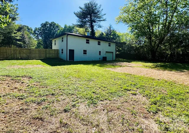 13th image of 533 Frank Dr, Charlotte, NC 28215 | MLS# 4382114