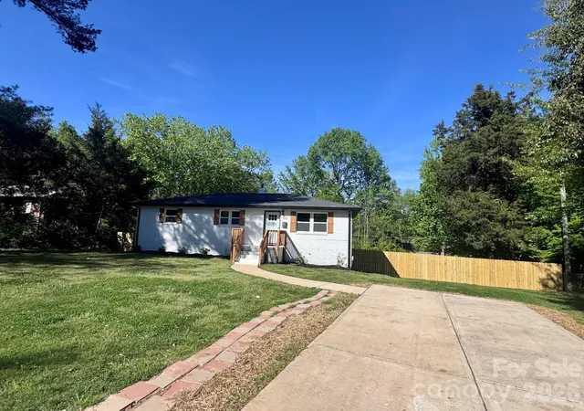 3rd image of 533 Frank Dr, Charlotte, NC 28215 | MLS# 4382114