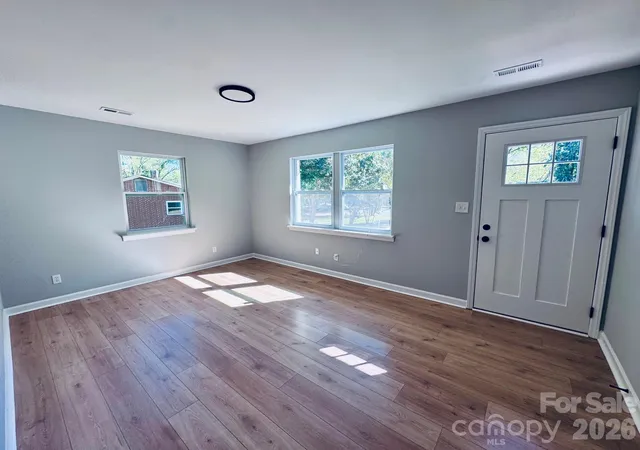 4th image of 533 Frank Dr, Charlotte, NC 28215 | MLS# 4382114