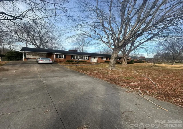 Photo 1 of Single family home for sale at 626 Willowbrook Ln, Winston Salem, NC 27104 | MLS# 4382117 | Listing updated on 2026-08-14