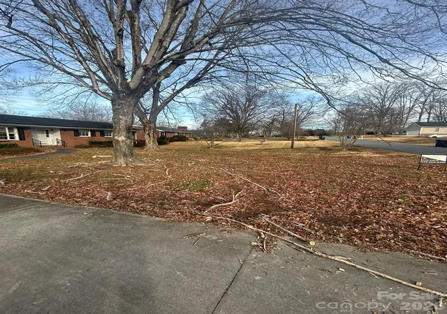 Photo 2 of Single family home for sale at 626 Willowbrook Ln, Winston Salem, NC 27104 | MLS# 4382117 | Listing updated on 2026-08-14